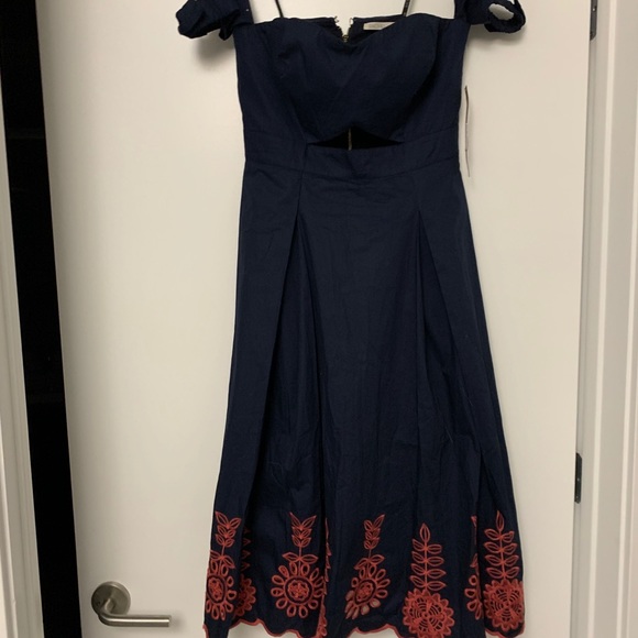 Dress - Picture 6 of 11